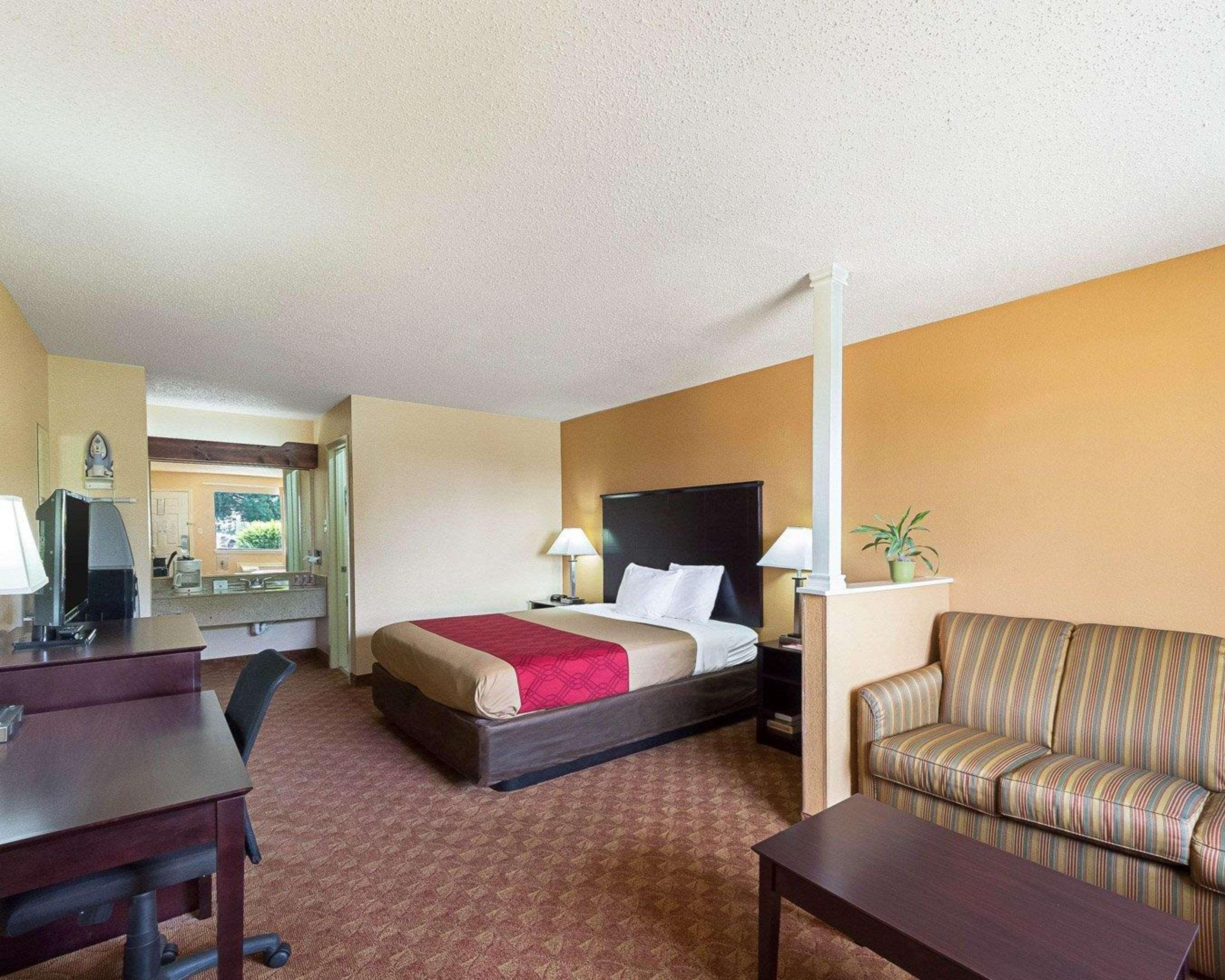 סן אנטוניו Econo Lodge Inn & Suites Downtown Northeast Near Ft Sam Houston, At&T מראה חיצוני תמונה